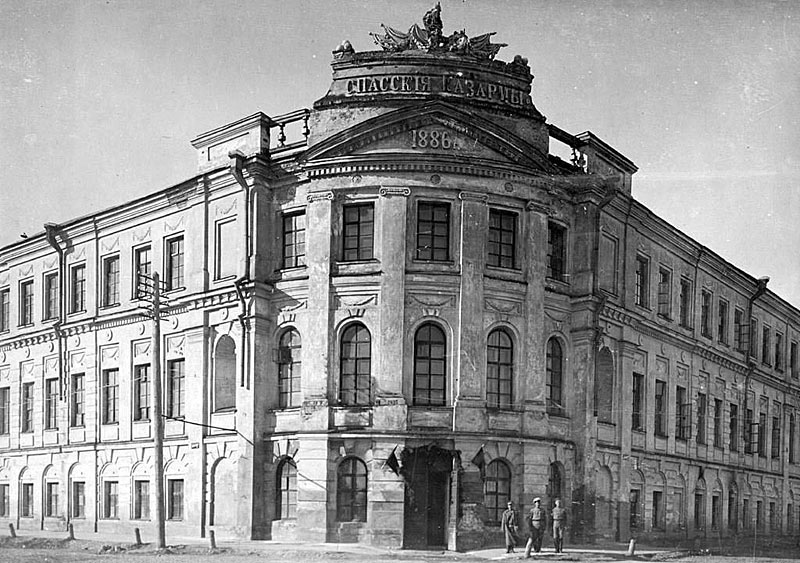 v-pervoj-polovine-xix-veka-v-etom-zdanii-raspolagalas-muzhskaya-gimnaziya-gde-uchilsya-nikolaj-nekrasov