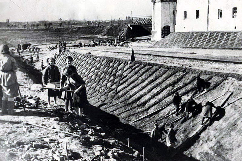 stroitelstvo-kotoroslnoi%cc%86-naberezhnoi%cc%86-1944